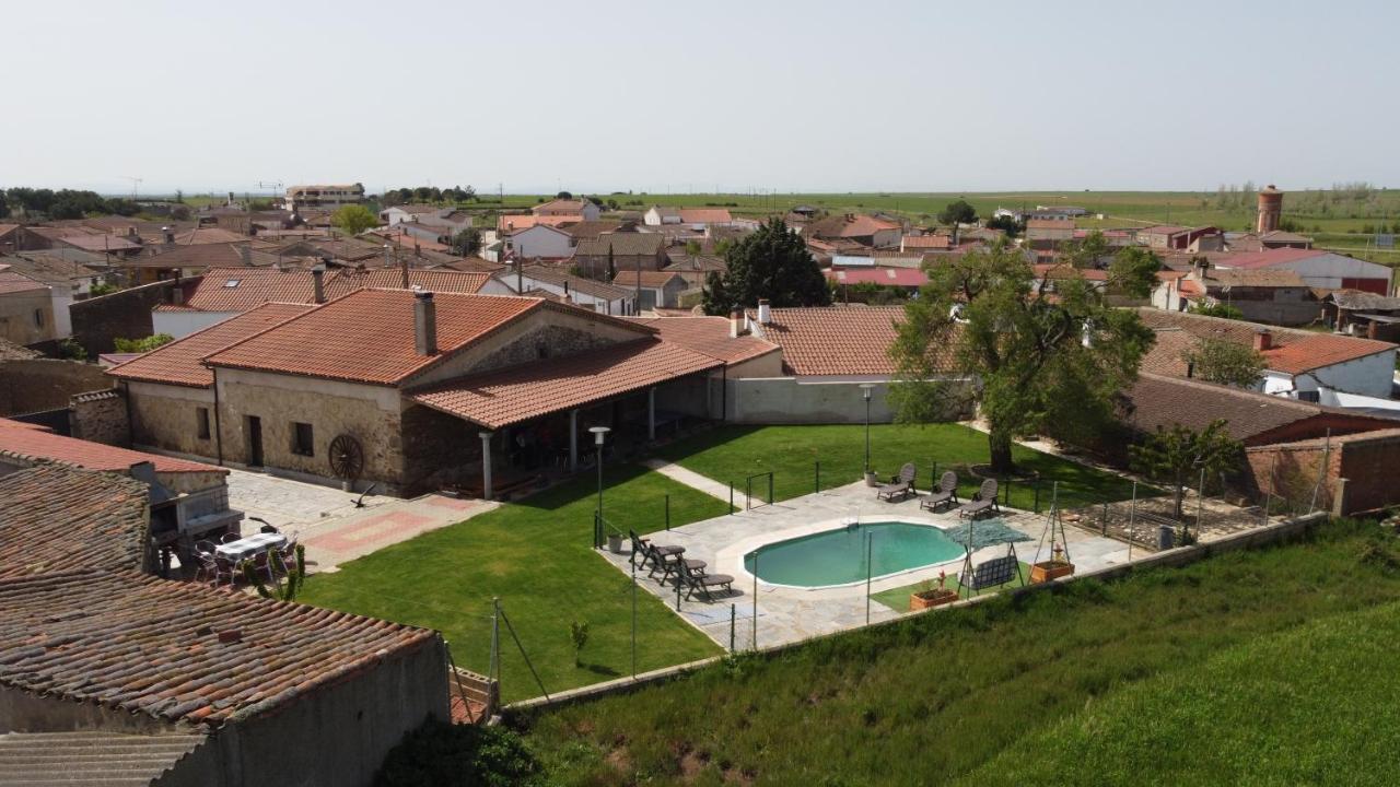 El Almendro Del Cura Villa Villarmayor  Eksteriør bilde